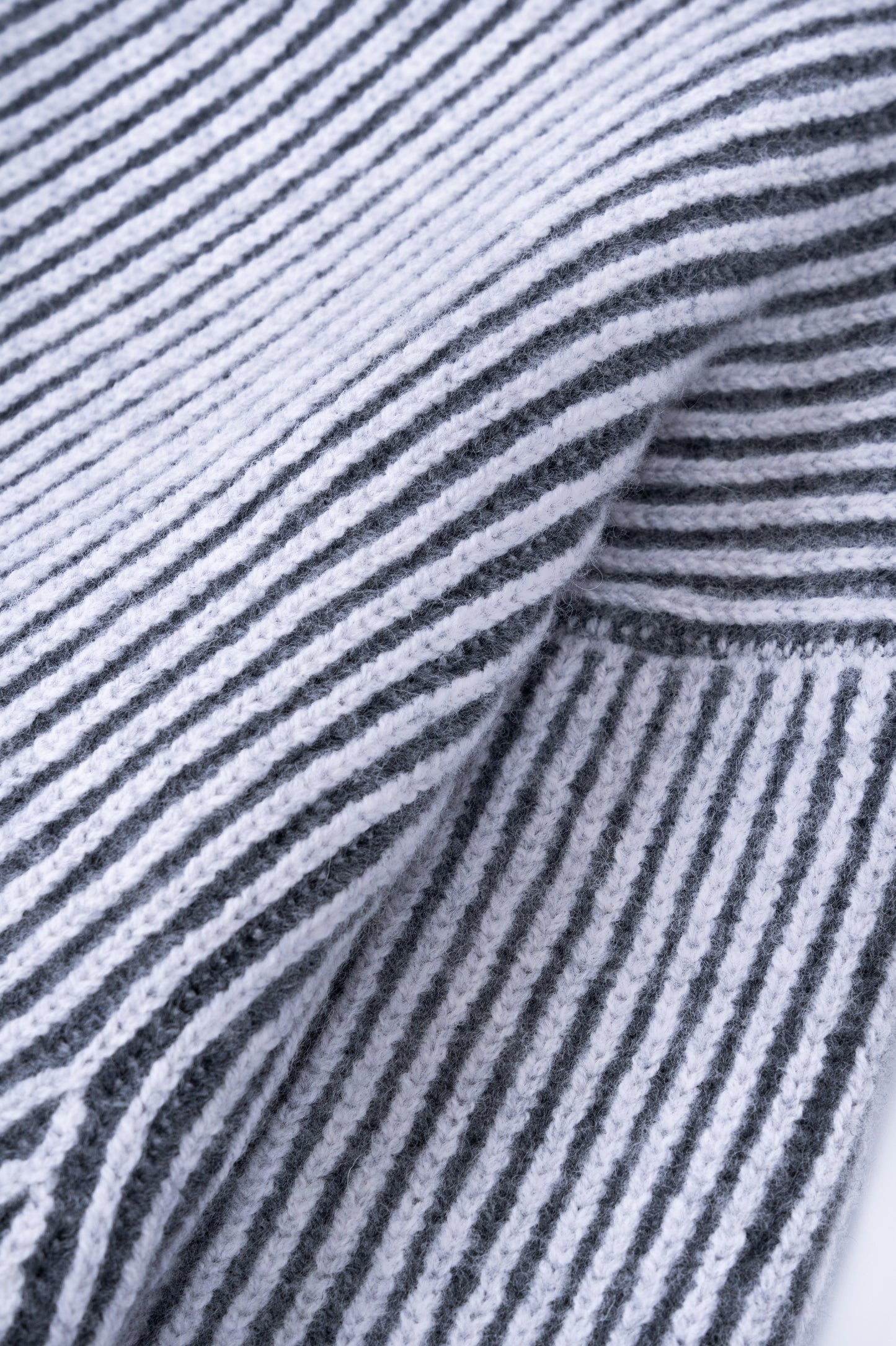 CLOUD KNIT SWEATER