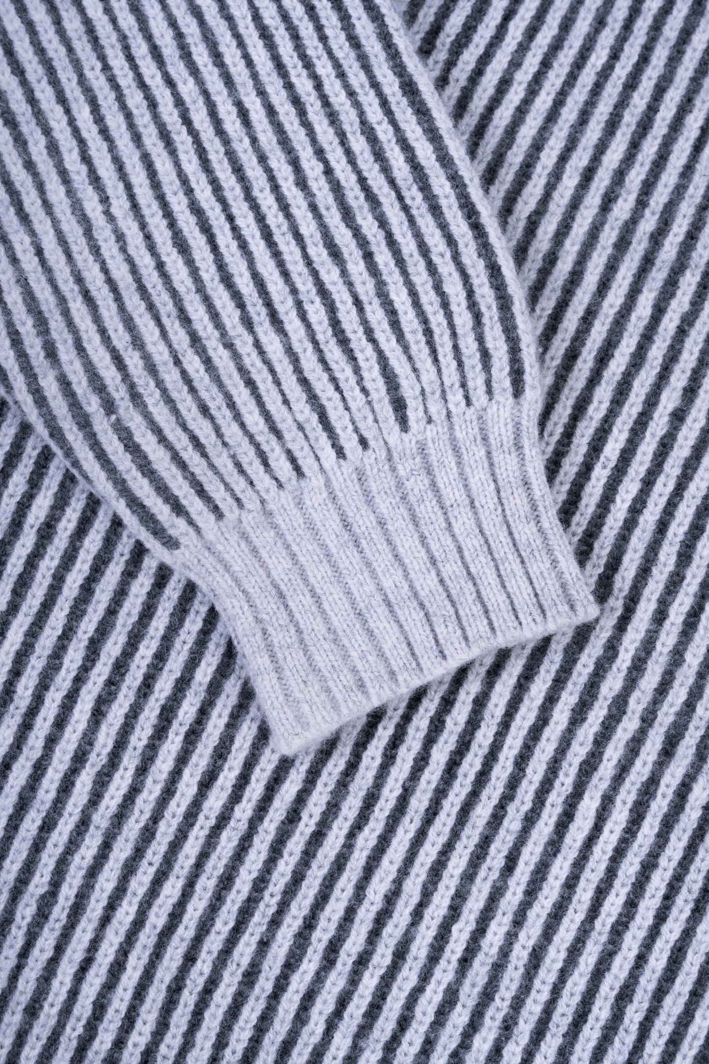 CLOUD KNIT SWEATER
